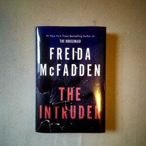 The Intruder - Hardcover Freida McFadden.